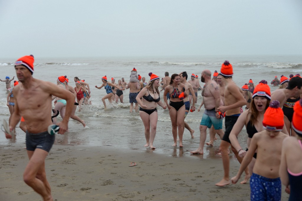 ../Images/Nieuwjaarsduik Noordwijk 2020 088.jpg